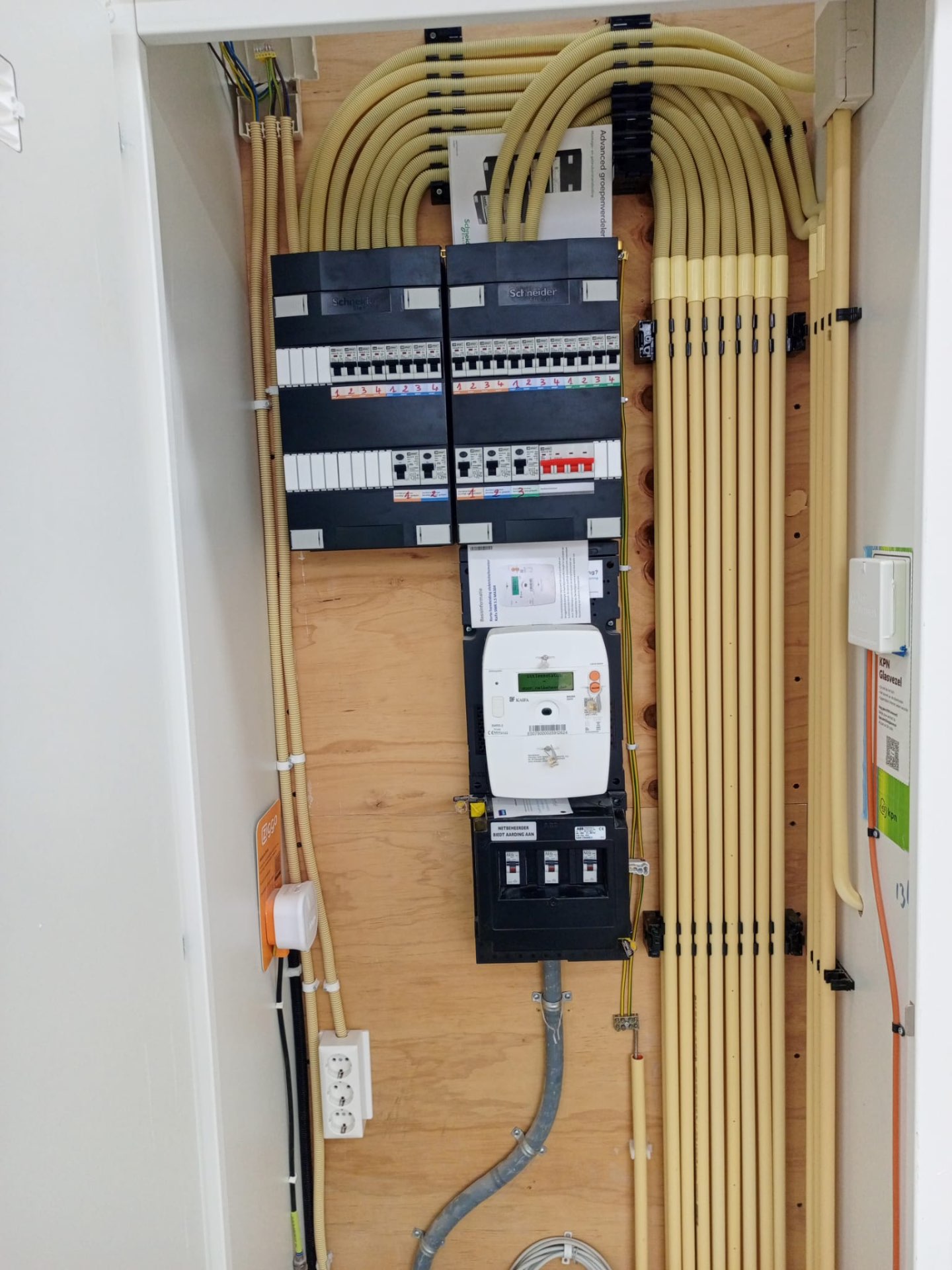Nieuwbouw meterkast Schneider